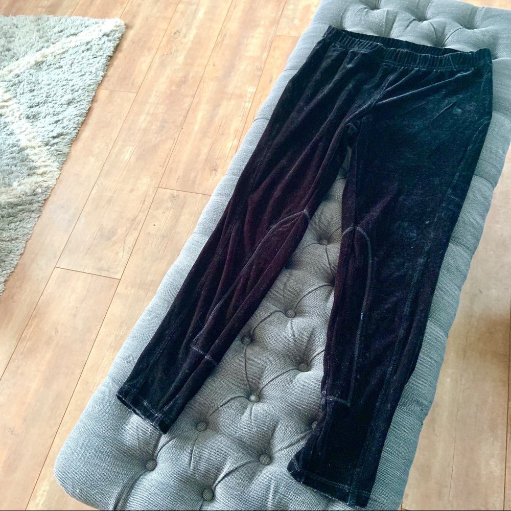 🖤 Black Velvet Leggings | Charlotte Russe